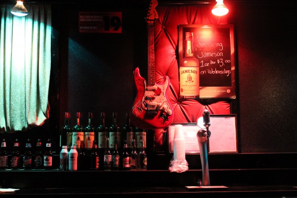 datejie-Silver-Dollar-2013-06-20-bar-art_web